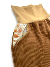 Lade das Bild in den Galerie-Viewer, Bio Breidcord Rock Hellbraun/Beige Fuchsliebe mit oder ohne Haarband