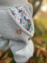 Lade das Bild in den Galerie-Viewer, WOLLWALK-HOSE Mint Vögel Taschen Kniepatches
