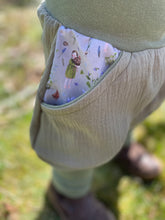 Lade das Bild in den Galerie-Viewer, MUSSELIN-HOSE Salbei Frühlingselfen