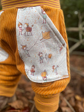 Lade das Bild in den Galerie-Viewer, CORDNICKY-HOSE SENFGELB HERBSTWICHTEL