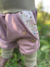 Lade das Bild in den Galerie-Viewer, BIO SOFT SWEAT HOSE Altrosa/gestreift Wiesenelfen Taschen Mitwachsend
