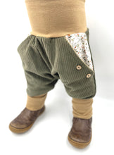 Lade das Bild in den Galerie-Viewer, Hose für Kinder und Babys Cord Khaki mit Blümchen Taschen