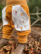 Lade das Bild in den Galerie-Viewer, CORDNICKY-HOSE SENFGELB HERBSTWICHTEL