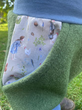 Lade das Bild in den Galerie-Viewer, WOLLWALK-HOSE Khaki/Jensblau glückliche Hühner Taschen Kniepatches