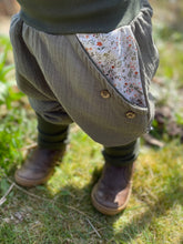 Lade das Bild in den Galerie-Viewer, MUSSELIN-HOSE Olive Blumen