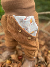 Lade das Bild in den Galerie-Viewer, CORDNICKY-HOSE HELLBRAUN HERBSTWICHTEL