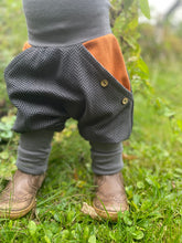 Lade das Bild in den Galerie-Viewer, Fischgräthose Bio Jacquard Sweat Hose Schwarz/Grau Uni Taschen Mitwachshose