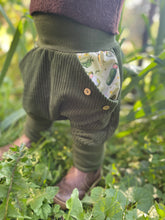 Lade das Bild in den Galerie-Viewer, CORDNICKY-H0SE CORD Khaki Gemüse Gurke Mais