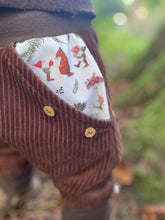 Lade das Bild in den Galerie-Viewer, CORDNICKY-H0SE CORD Braun Zwerg mit Fuchs und Maus