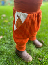 Lade das Bild in den Galerie-Viewer, CORDNICKY-H0SE Rost Birnenkompott Taschen Mitwachsend