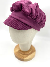 Lade das Bild in den Galerie-Viewer, Michel Mütze Ballonmütze Cord Beere