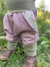 Lade das Bild in den Galerie-Viewer, BIO SOFT SWEAT HOSE Altrosa/gestreift Wiesenelfen Taschen Mitwachsend