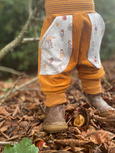 Lade das Bild in den Galerie-Viewer, CORDNICKY-HOSE SENFGELB HERBSTWICHTEL