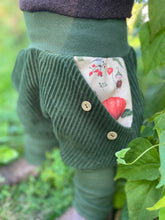 Lade das Bild in den Galerie-Viewer, CORDNICKY-H0SE CORD Waldgrün Kürbis Zwerg