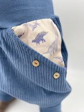 Lade das Bild in den Galerie-Viewer, Hose für Kinder und Babys Cord Blau mit Dinosaurier Taschen