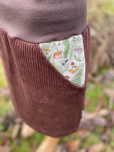 Lade das Bild in den Galerie-Viewer, Bio Cord Rock Damen Braun Waldpilze Steinpilze Taschen mit oder ohne Haarband