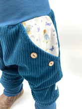 Lade das Bild in den Galerie-Viewer, Hose für Kinder und Babys Cord Meeresblau mit Wiesenelfen Taschen