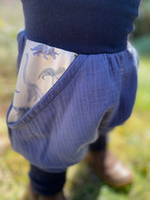 Lade das Bild in den Galerie-Viewer, MUSSELIN-HOSE Blau Dinosaurier