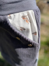 Lade das Bild in den Galerie-Viewer, Bio Breidcord Rock Grau Rotkehlchen mit oder ohne Haarband