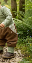 Lade das Bild in den Galerie-Viewer, Hose für Kinder und Babys Cord Hellbraun/Olive mit glückliche Hühner Taschen