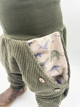 Lade das Bild in den Galerie-Viewer, Hose für Kinder und Babys Cord Khaki mit Dinosaurier Taschen