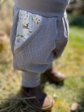 Lade das Bild in den Galerie-Viewer, MUSSELIN-HOSE Grau Reh