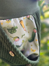 Lade das Bild in den Galerie-Viewer, CORDNICKY-H0SE CORD Khaki Gemüse Gurke Mais