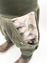 Lade das Bild in den Galerie-Viewer, Hose für Kinder und Babys Cord Khaki mit Dinosaurier Taschen