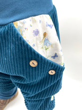 Lade das Bild in den Galerie-Viewer, Hose für Kinder und Babys Cord Meeresblau mit Wiesenelfen Taschen