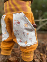 Lade das Bild in den Galerie-Viewer, CORDNICKY-HOSE SENFGELB HERBSTWICHTEL