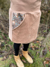 Lade das Bild in den Galerie-Viewer, Bio Cord Rock Damen Haselnuss Siebenschläfer Taschen mit oder ohne Haarband