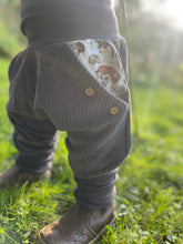 Lade das Bild in den Galerie-Viewer, CORDNICKY-H0SE Grau Waldtiere Fuchs Dachs Reh