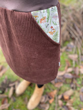 Lade das Bild in den Galerie-Viewer, Bio Cord Rock Damen Braun Waldpilze Steinpilze Taschen mit oder ohne Haarband