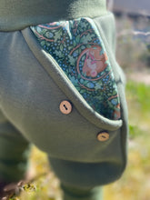 Lade das Bild in den Galerie-Viewer, SWEAT-HOSE Khaki Siebenschläfer Mitwachsend