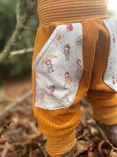 Lade das Bild in den Galerie-Viewer, CORDNICKY-HOSE SENFGELB HERBSTWICHTEL