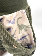 Lade das Bild in den Galerie-Viewer, Hose für Kinder und Babys Cord Khaki mit Dinosaurier Taschen