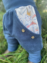 Lade das Bild in den Galerie-Viewer, CORDNICKY-H0SE CORD Blau Gruselwusel