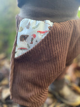 Lade das Bild in den Galerie-Viewer, CORDNICKY-H0SE CORD Braun Zwerg mit Fuchs und Maus