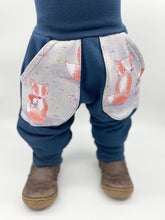 Lade das Bild in den Galerie-Viewer, SWEAT-HOSE BLAU FUCHS UND WICHTEL