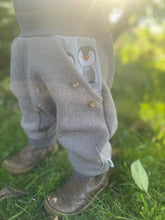 Lade das Bild in den Galerie-Viewer, WOLLWALK-HOSE Grau Pinguin Taschen Kniepatches