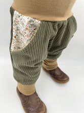 Lade das Bild in den Galerie-Viewer, Hose für Kinder und Babys Cord Khaki mit Blümchen Taschen