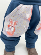 Lade das Bild in den Galerie-Viewer, SWEAT-HOSE BLAU FUCHS UND WICHTEL