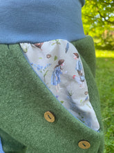 Lade das Bild in den Galerie-Viewer, WOLLWALK-HOSE Khaki/Jensblau glückliche Hühner Taschen Kniepatches