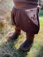 Lade das Bild in den Galerie-Viewer, MUSSELIN-HOSE Braun Rehfamilie