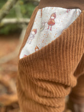 Lade das Bild in den Galerie-Viewer, CORDNICKY-HOSE HELLBRAUN HERBSTWICHTEL