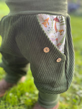 Lade das Bild in den Galerie-Viewer, CORDNICKY-H0SE Waldgrün Pilze Steinpilz