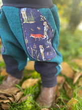 Lade das Bild in den Galerie-Viewer, WOLLWALK-HOSE Petrol/Dunkelblau kleiner Endecker Taschen Kniepatches