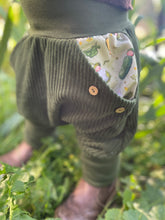 Lade das Bild in den Galerie-Viewer, CORDNICKY-H0SE CORD Khaki Gemüse Gurke Mais