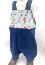 Lade das Bild in den Galerie-Viewer, Latzhose für Kinder und Babys Cord Marine Blau mit Pippa und Pelle