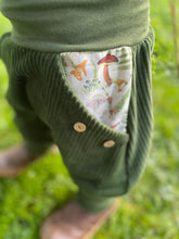 Lade das Bild in den Galerie-Viewer, CORDNICKY-H0SE Waldgrün Pilze Steinpilz